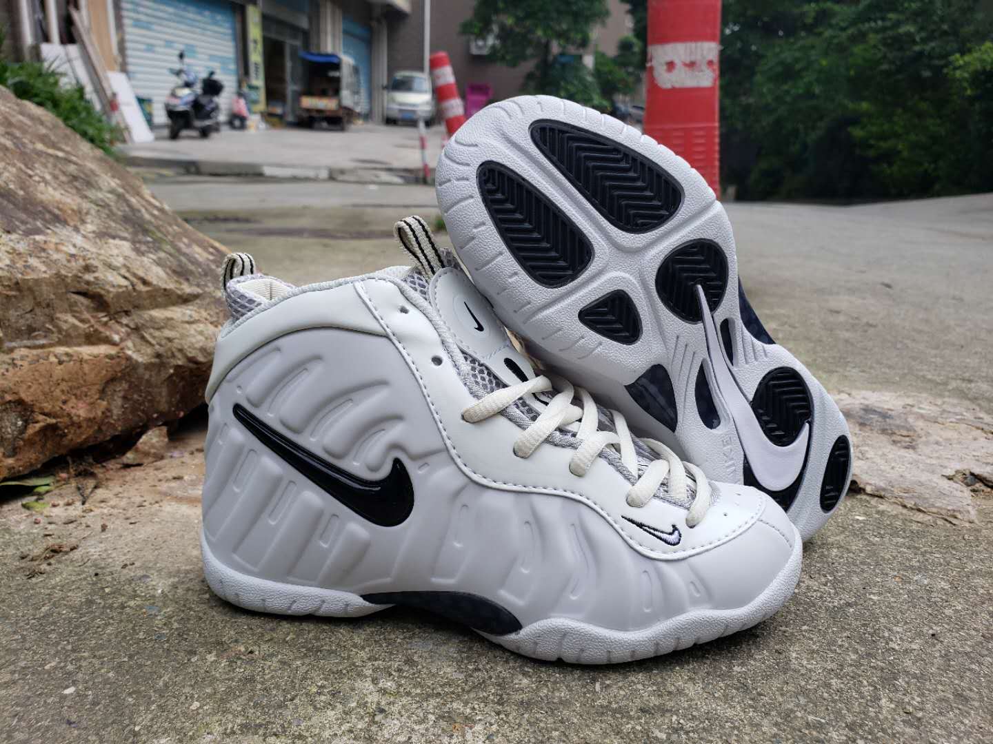 Kids Nike Air Foamposite Pro Silver Black Shoes